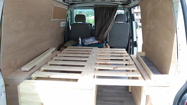 Lit coulissant pour van
