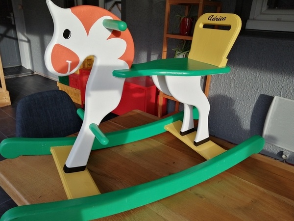 Petit cheval à bascule