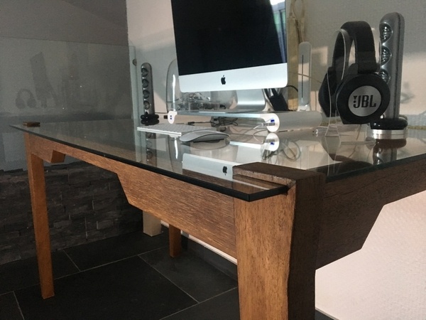 Bureau réalisé avec des poutres de charpente en Keruing