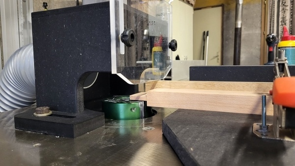 Capot de tenonnage .