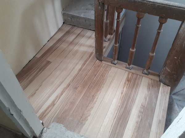 Réfection d'un palier et habillage d'un très vieil escalier