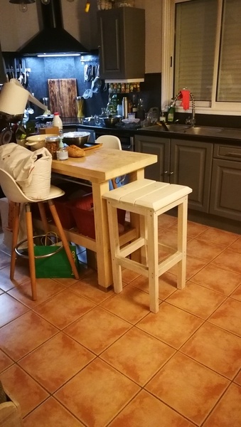 Tabouret de cuisine pour desserte suédoise