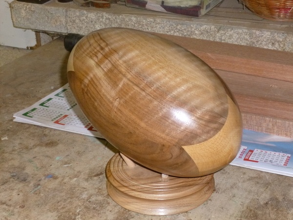 Premier tournage d'un ballon de rugby