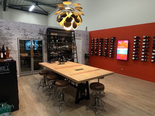 Table Chêne Massif effet "douelles de vin" finition rubio mat