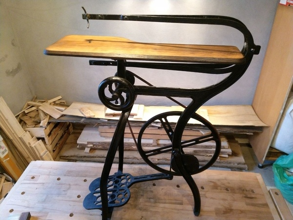 Scie à chantourner à pédalier