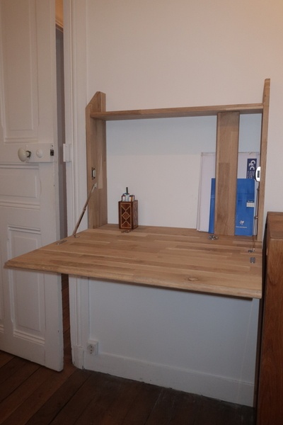 Bureau mural repliable