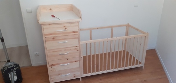 Lit et table à langer