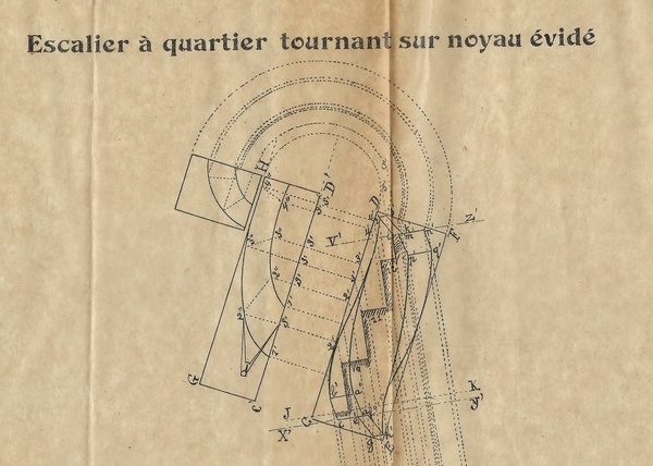 Escalier à quartier tournant sur noyau évidé