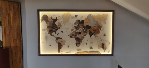 Cadre de type caisse américaine pour tableau map monde