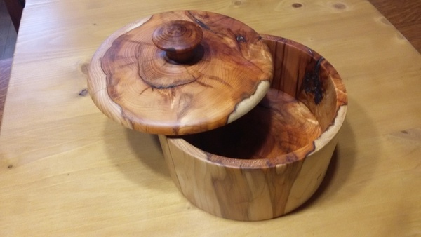 Une boite en IF au tour à bois