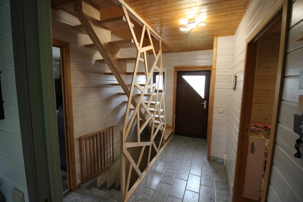 Escalier quart tournant limon central et garde corps déstructuré