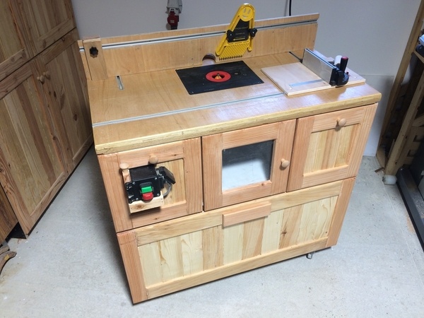 Petit meuble pour défonceuse sous table