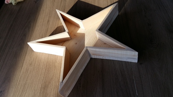 Un plateau étoilé et quelques questions de découpe d'angles