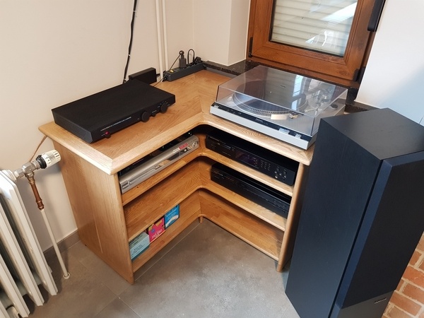 Meuble d'angle pour chaîne hifi