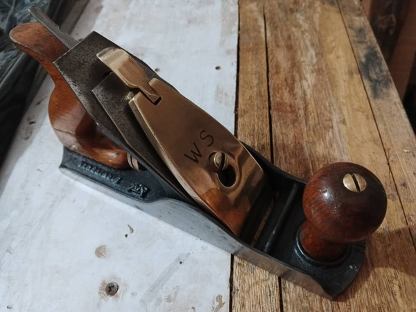 Restauration rapide (non, c'est pas McDo) d'un rabot William Swift - edit - le vrai nom est WS