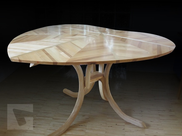 Table feuille pour sept personnes