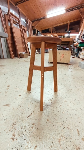 Tabouret d'atelier en orme