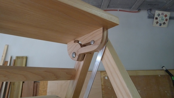 Un petit escabeau pliant