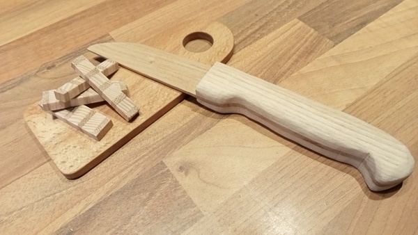 Planchette, ses lardons son couteau et oups y a le fromage