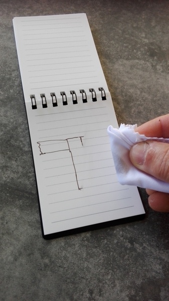 Des cahiers avec des feuilles de papiers réutilisables