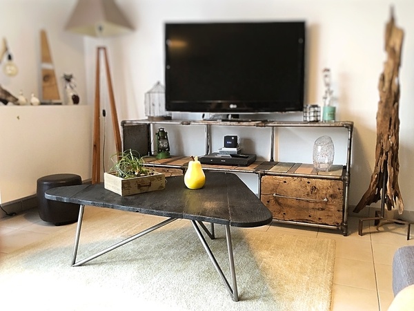 Table basse en bois brulé