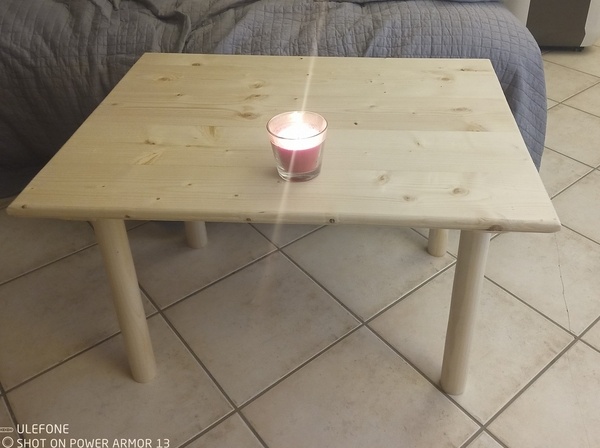 Petite table basse assemblage profil contre profil