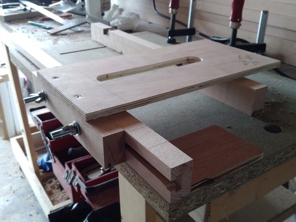 Gabarit pour réaliser des tenons a la defonceuse