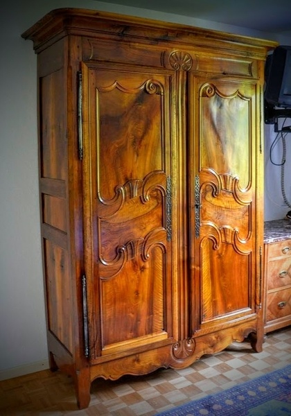 Restauration d'une armoire en noyer