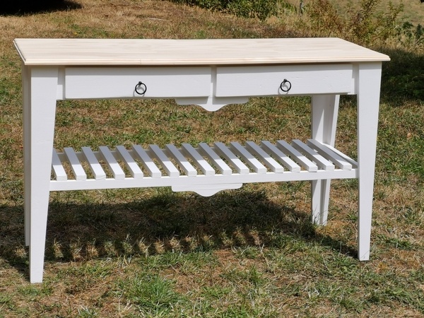 Console rétro blanche et naturel