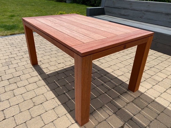 Table en padouk massif