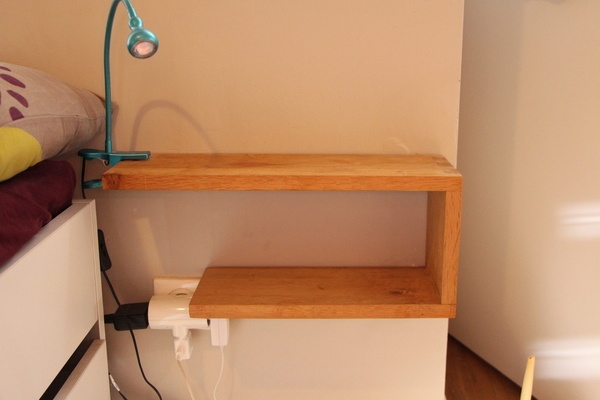 Table de chevet queue d'aronde