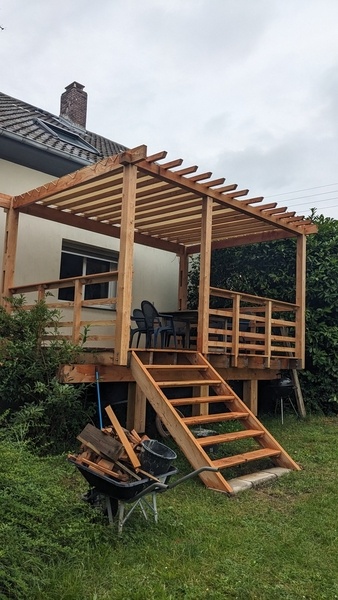Terrasse suspendue et pergola
