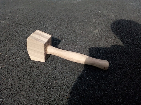 Maillet en contreplaqué de noyer