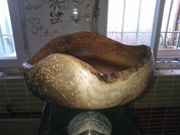 Plat en noyer (legerement mangé)