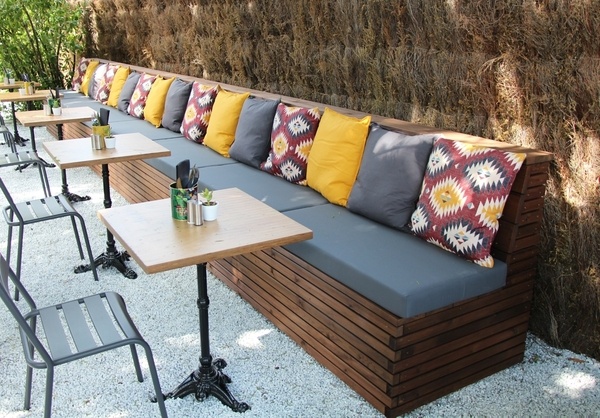 Banquette extérieure de restaurant