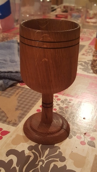 Petit verre à pied en chene