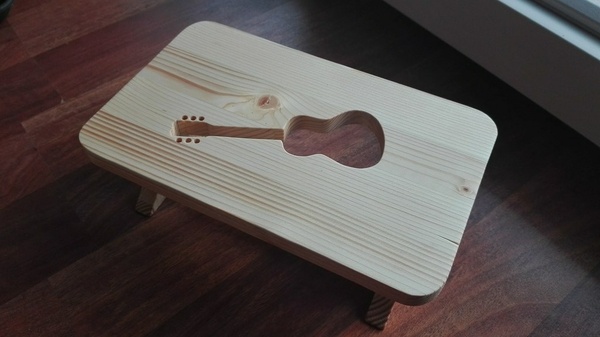 Tabouret de pied pour guitariste