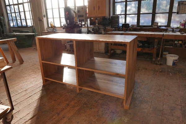 Plan de travail avec étagères