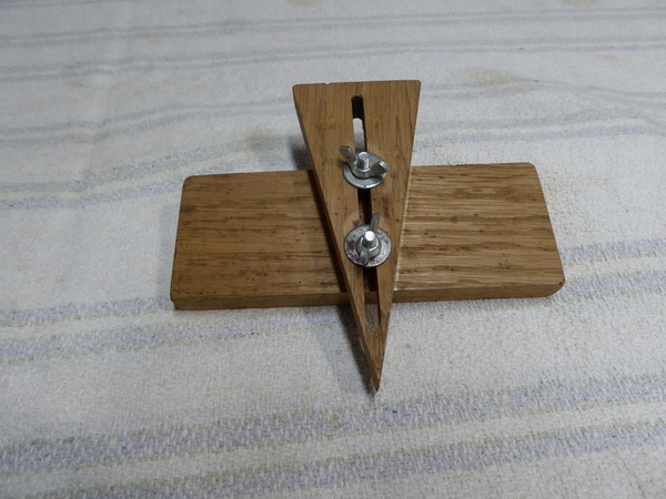 Gabarit réglable traçage queue d'aronde