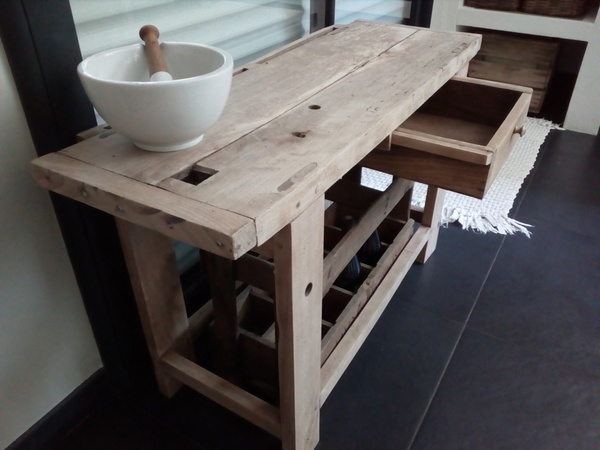 Restauration d'un établi pour enfant