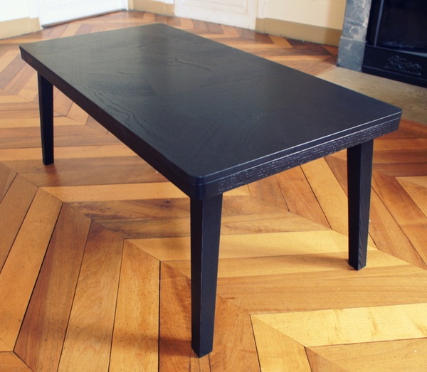 Table basse en frêne teinté noir
