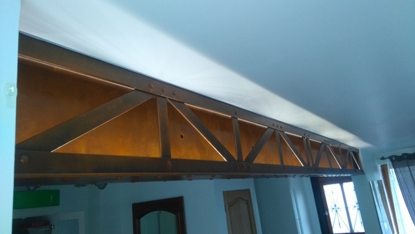 Habillage d'une poutre en acier façon industriel