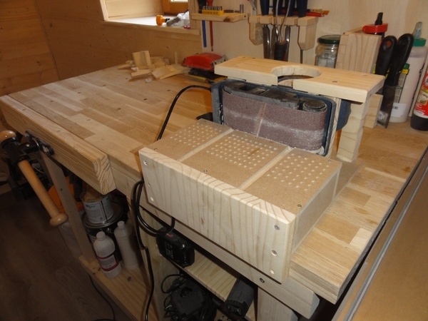 Montage stationnaire pour ponceuse à bande