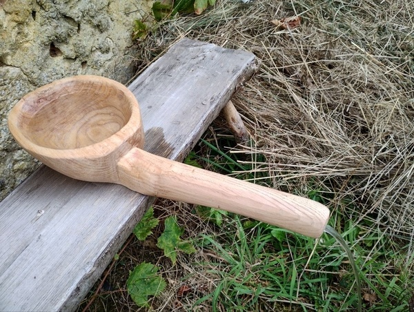 Une Couade aux outils à main