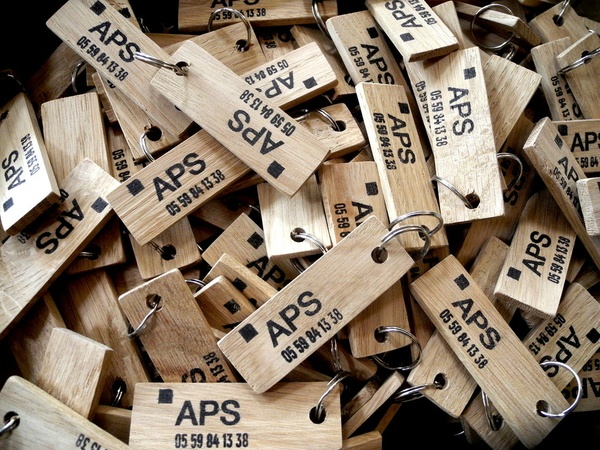 Fabrication de 250 porte-clés