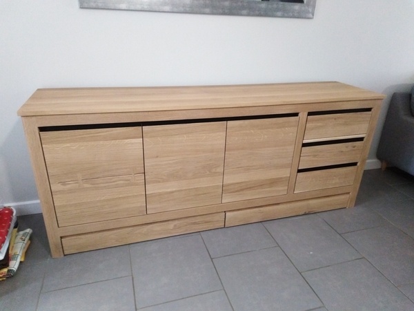 Buffet en chêne massif et valchromat noir