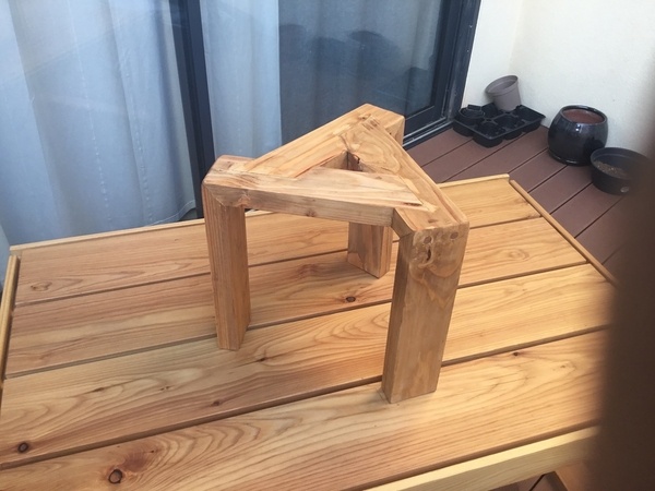 Tabourait. Le tabouret imparfait.