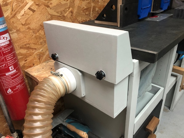 Aspiration déportée défonceuse sous table