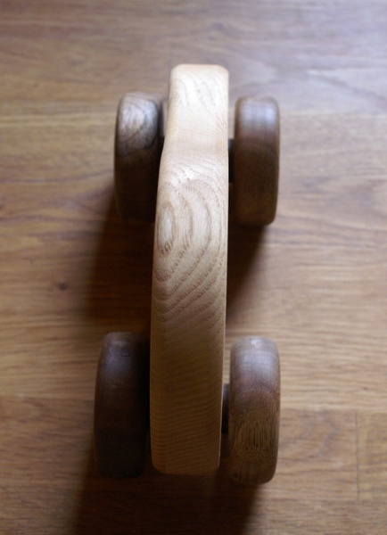 Petite voiture en bois