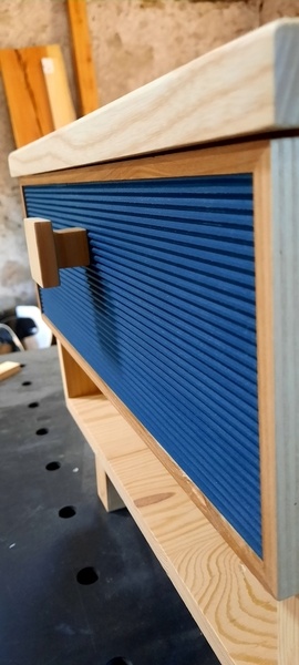 Table de chevet assortie au lit